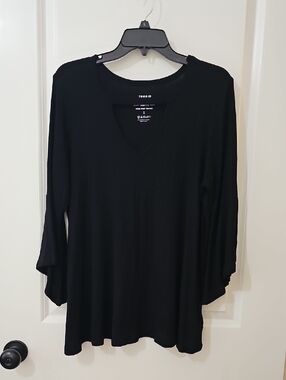 Torrid Black V-Neck 3/4 Bell Sleeve Top - Flowy Fit